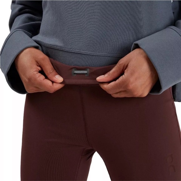 On Running Active Tights in "Mulberry" Size XS - Picture 4 of 15